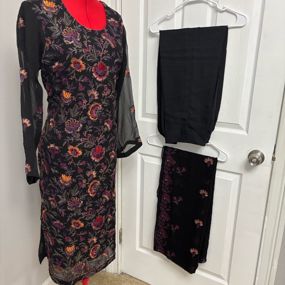 Pure chiffon 3pc suit Floral Embroidered Fabric